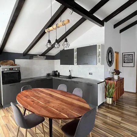 Stylish Attic Apartamento